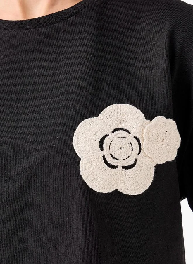 2Xtremz 2Xtremz T-shirt with Crochet Applique Detail